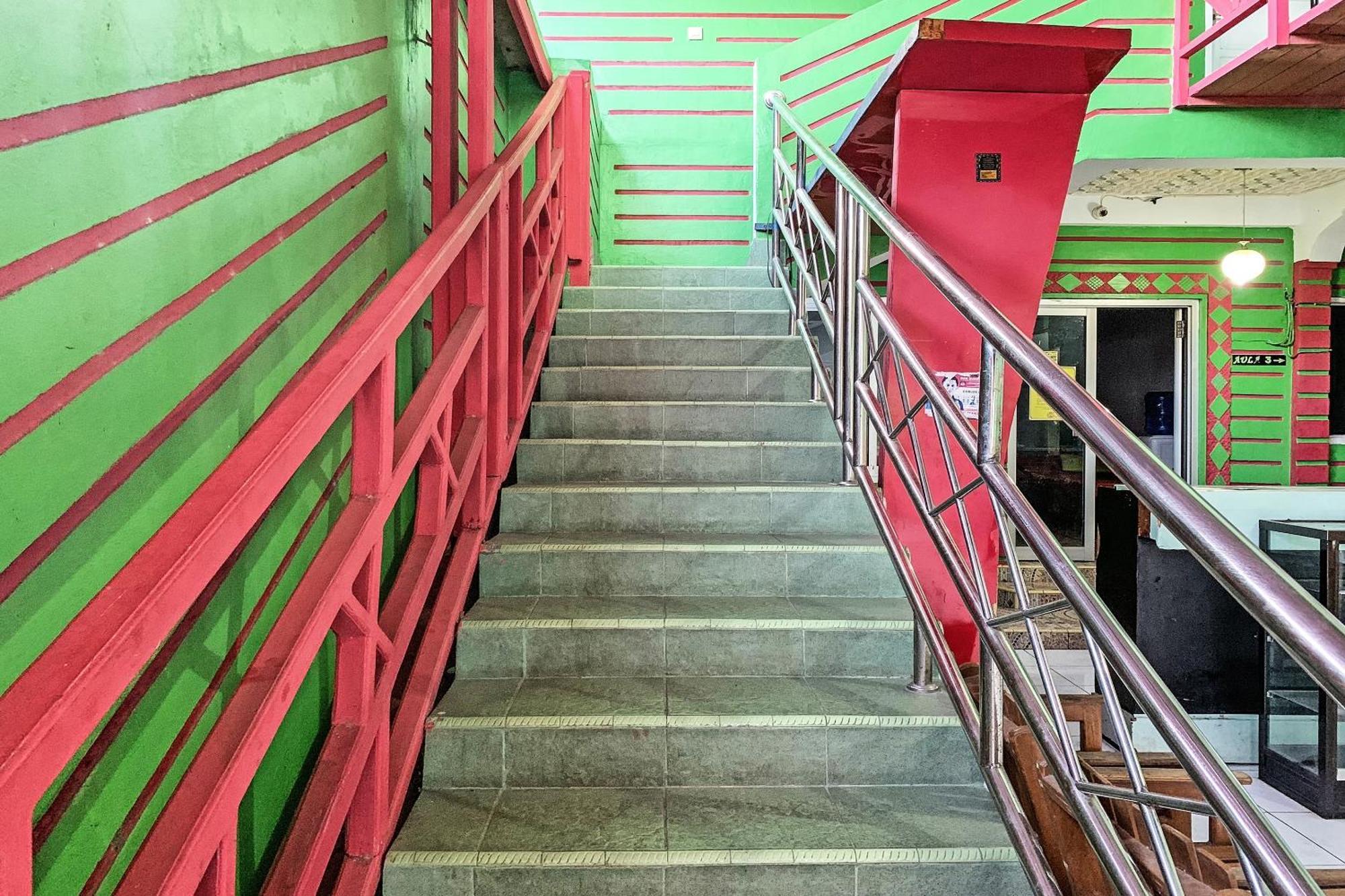 Oyo 91757 Surya Hotelneartaman Anggrek Pkk Watansoppeng Lalabata Dış mekan fotoğraf