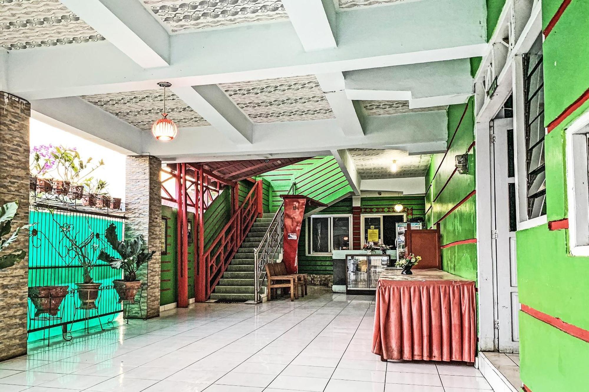 Oyo 91757 Surya Hotelneartaman Anggrek Pkk Watansoppeng Lalabata Dış mekan fotoğraf